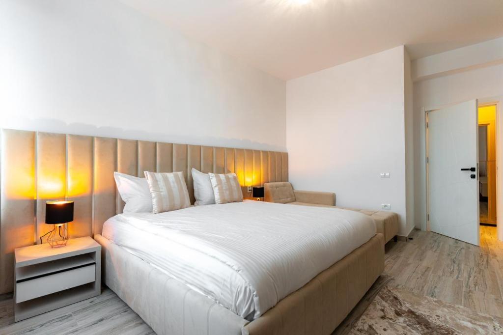 Apartamente By R S 3 Navodari Bagian luar foto